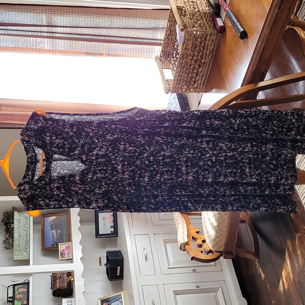 Sleeveless floral dress